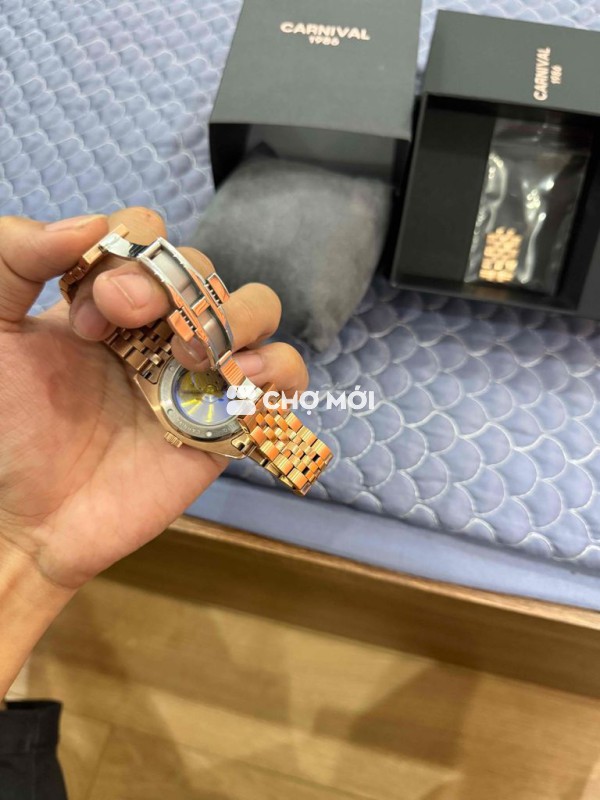 đồng hồ vẫn mới