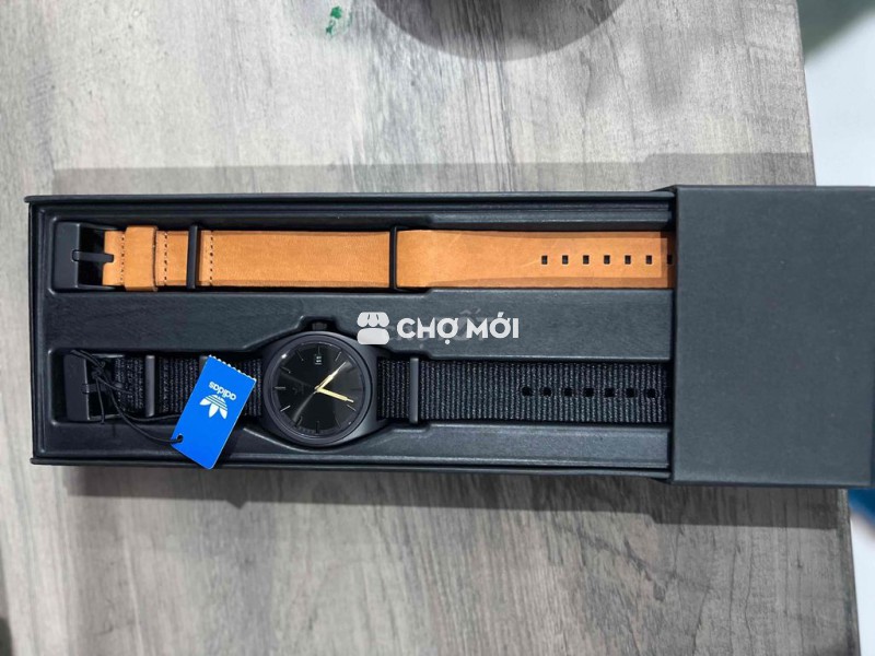 Đồng hồ hiệu Adidas