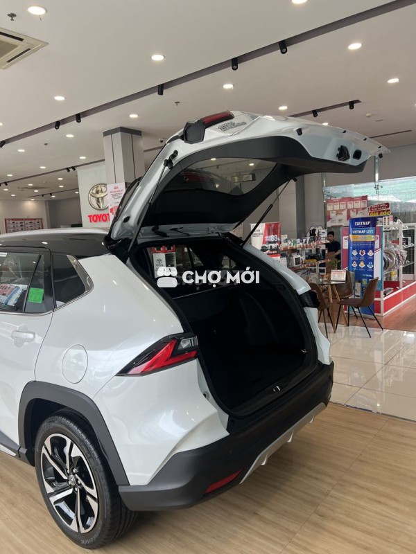 Yaris Cros | Tặng phí trước bạ | Giao ngay