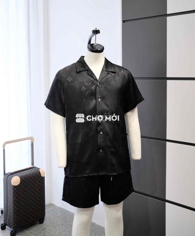 Bộ Lụa Nam L.V Đen Vân Chìm Cao Cấp