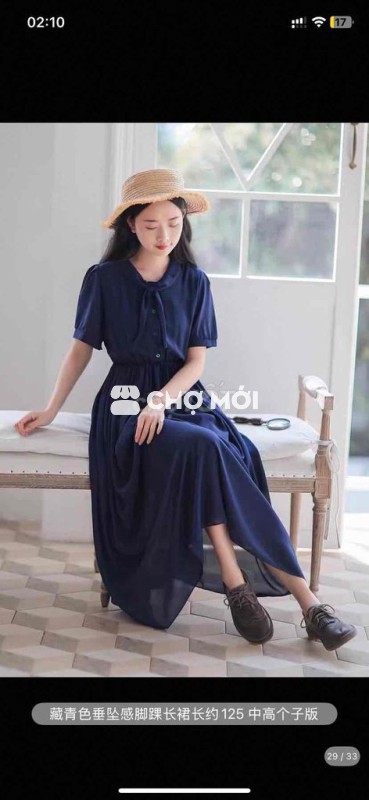 Váy dài đến mắt cá chân màu xanh navy, dài khoảng