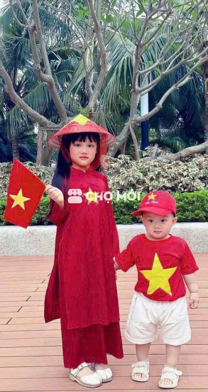 Áo dài vải đỏ, bé trai bé gái