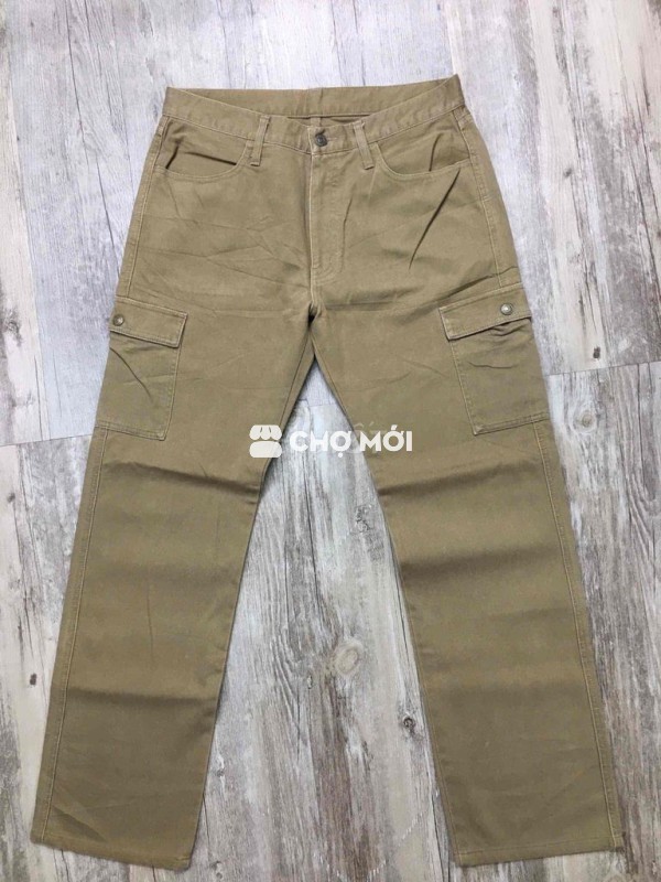 Uniqlo.    Hộp.   sz. 32