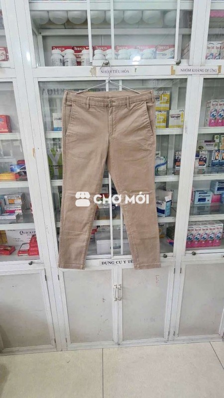 Quần kaki Uniqulo màu be đất