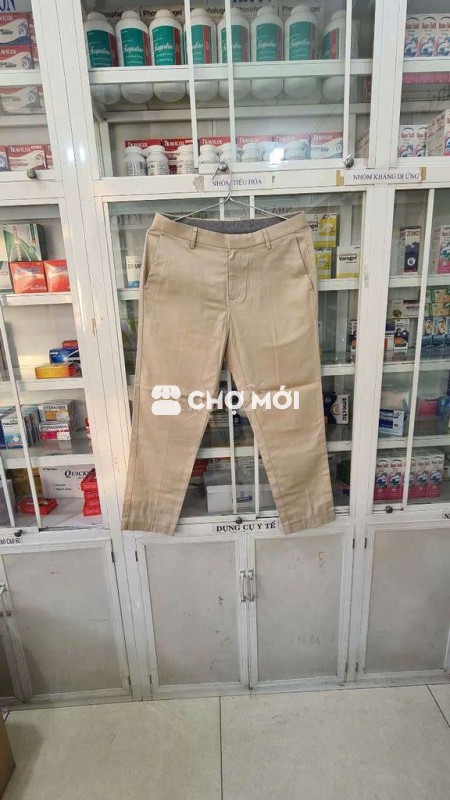 Quần kaki Giordano màu kem sáng