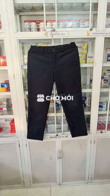 Quần kaki Uniqulo màu đen tuyền