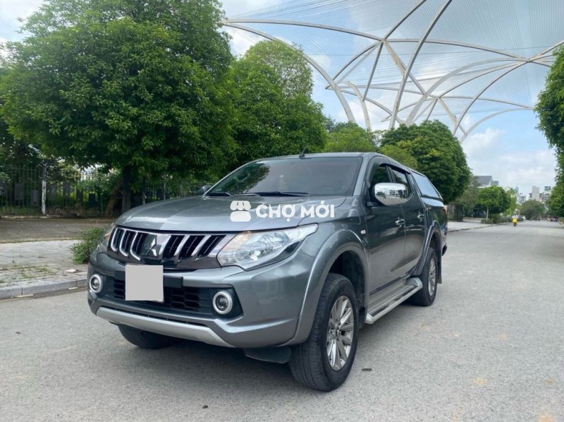 Bán Mitsubishi Triton 2018 số sàn 2 cầu màu xám
