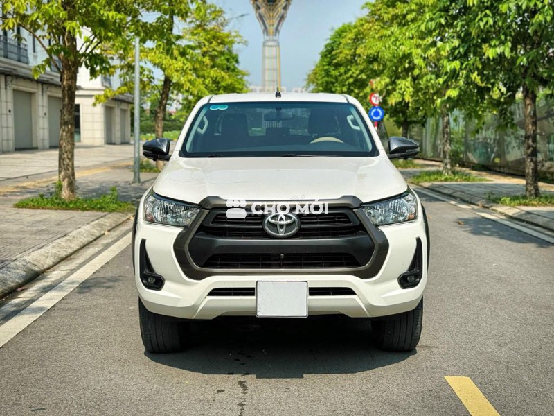 Toyota Hilux 2.4L 4x2 AT 2021 - 50,000 km, cọp zin