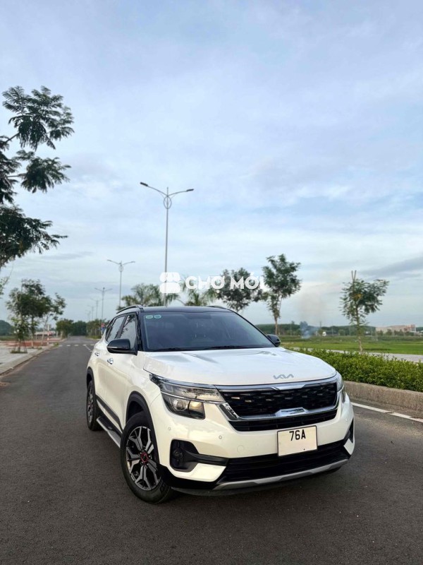 Kia Seltos 2022 Luxury 1.4 AT - 32000 km zin