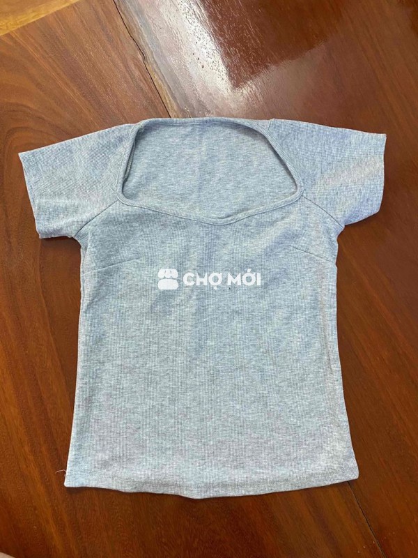 Áo croptop đồng giá 20K