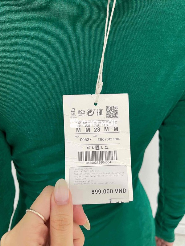 Váy len xanh lá ôm body size M