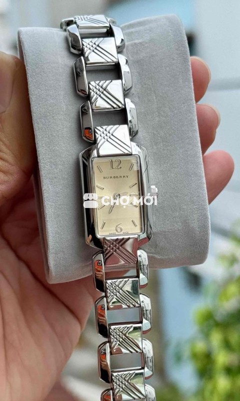 Đồng hồ dạng lắc tay Burberry chính hãng
