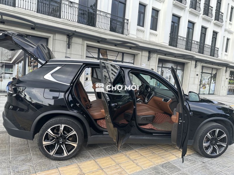 VinFast Lux SA2.0 2019 Premium 2.0 AT - 50000 km