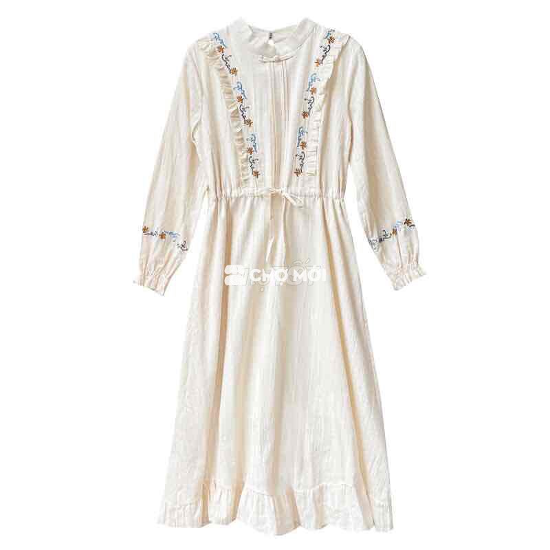 Pass đầm tiểu thư size M. Giá store hơn 1 triệu