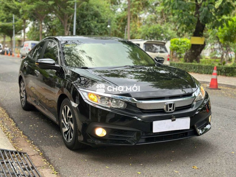 Chính chủ bán Honda Civic 1.8E sedan 2017 nhiều đồ