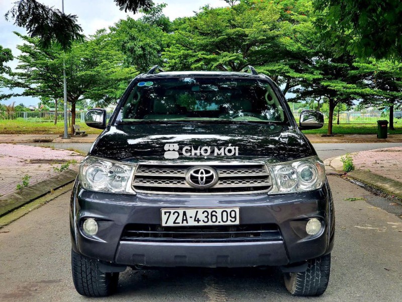 Toyota Fortuner 2011 2.7V 4x4 AT - Xám đẹp