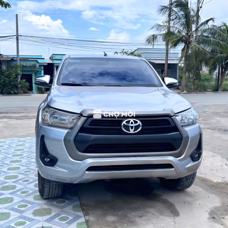 Toyota Hilux 2.4L 4x2 2021 nhập Thái full option