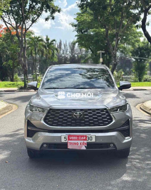 Toyota Innova 2023 Cross HEV 2.0 CVT - 8000 km
