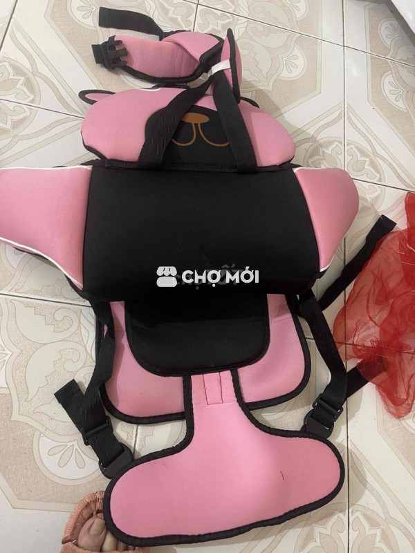 ghế ngồi ô tô có đệm cho bé