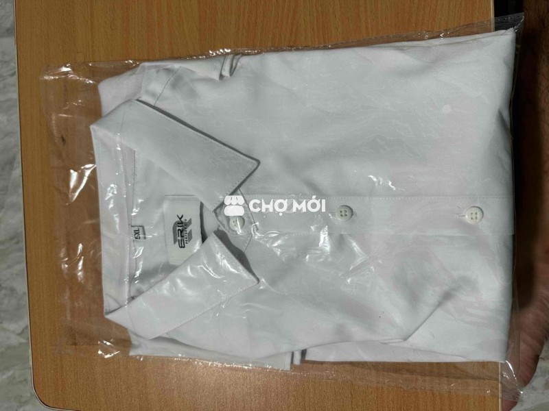 Pass áo sơ mi còn rất mới, mới mác đúng 1 lần