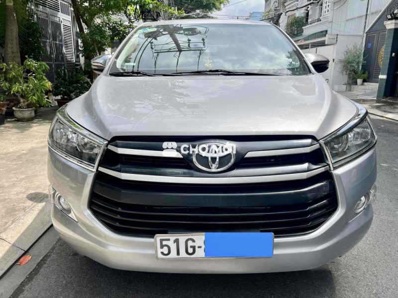 Toyota Innova 2019 2.0E - số sàn màu ghi bạc