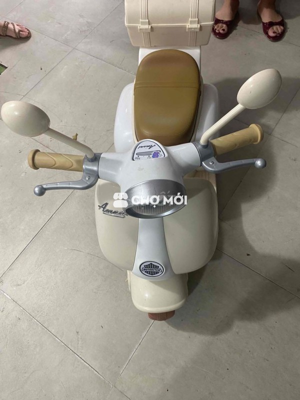 xe điện em bé