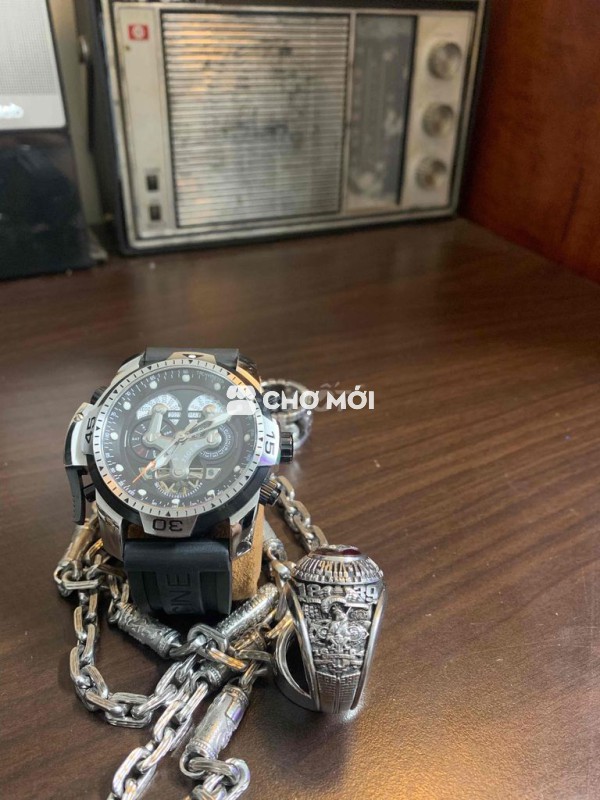 đồng hồ độc và chạy tốt ạ