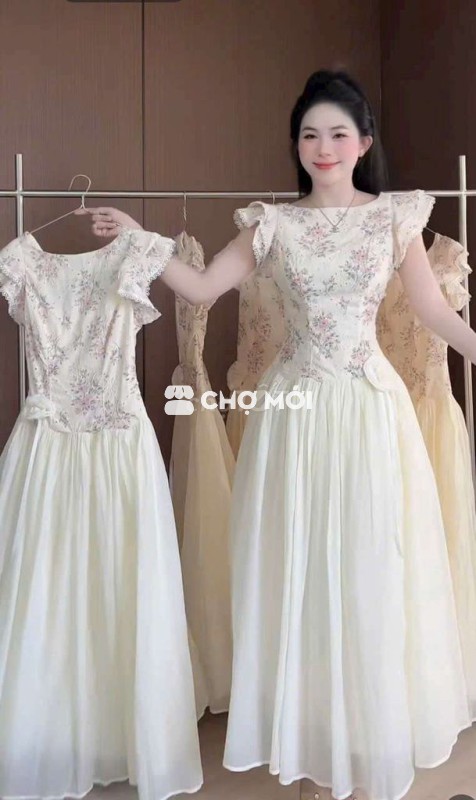 Váy voan hoa nhí tay ngắn màu kem