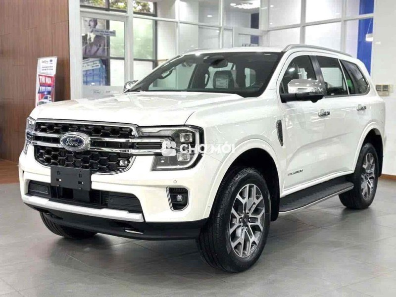2025 Everest 4x4 Trắng bank 90%, lãi 7,5%