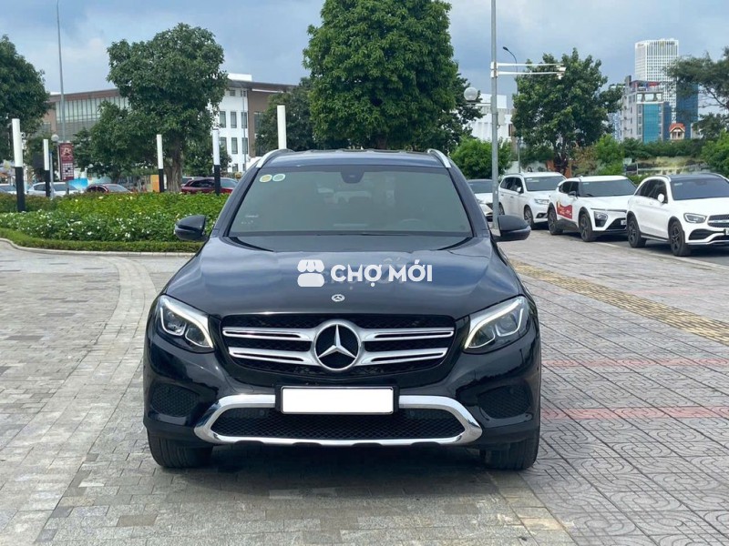 Mercedes GLC200 Màu đen nội thất đen,Sản xuất 2018