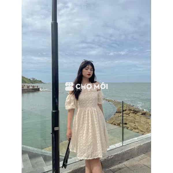 Đầm cổ yếm trễ vai tay bồng bigsize XL màu kem