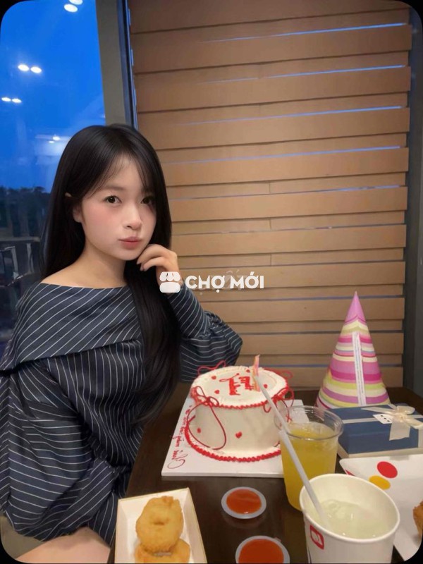 áo trễ vai kẻ sọc