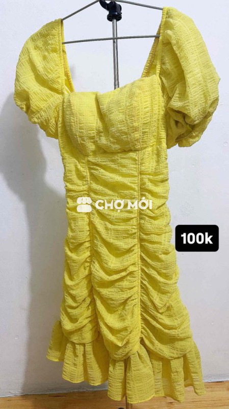 📣 Dọn tủ pass lại đầm vàng tay bồng ôm body