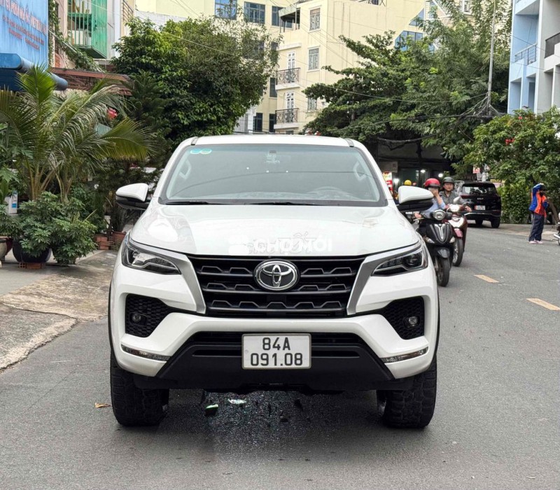 Toyota Fortuner 2022 2.4L 4x2 MT - 88000 km