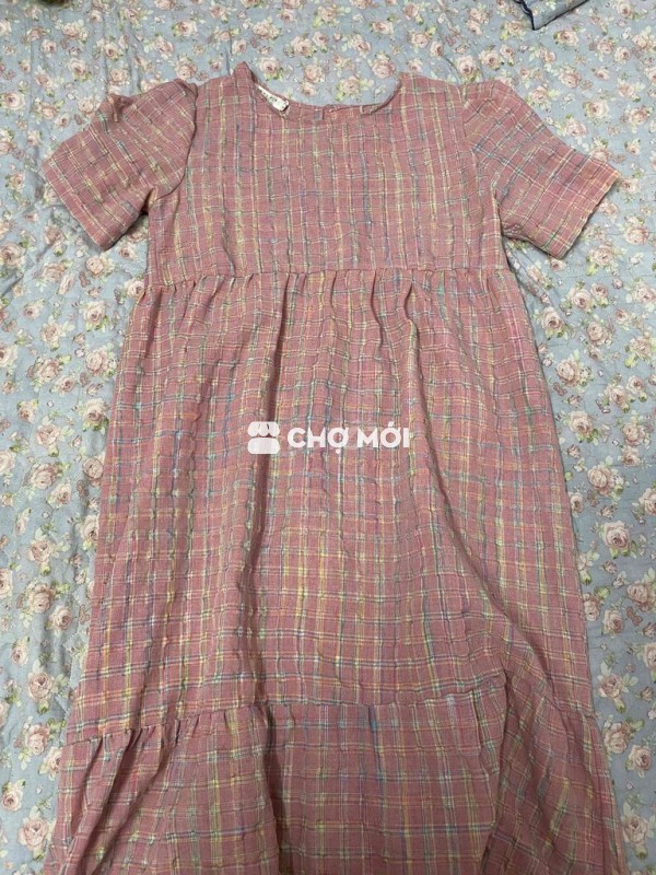 Váy bầu xinh xắn kẻ caro hồng