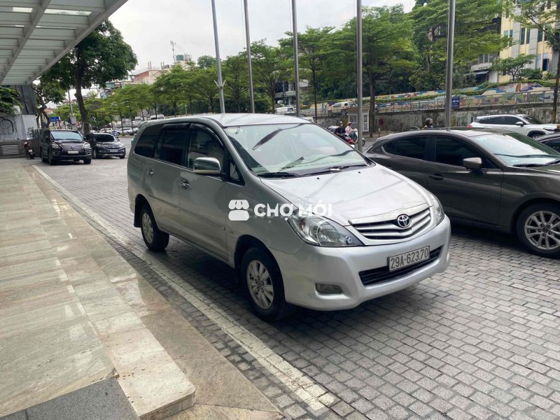 Toyota Innova 2009 G - 11000 km
