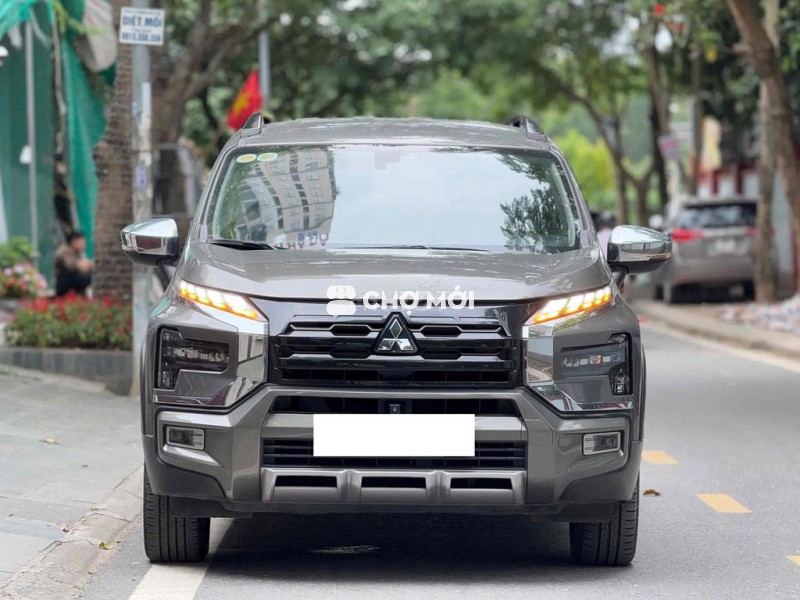 Mitsubishi Xpander Cross 2023 màu xám đẹp