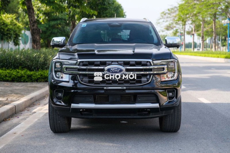Everest 2.0Titanium 4x4 sx 2024 màu đen cực chất