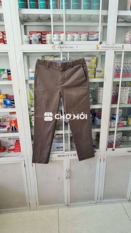 Quần kaki Giordano slim màu nâu tây