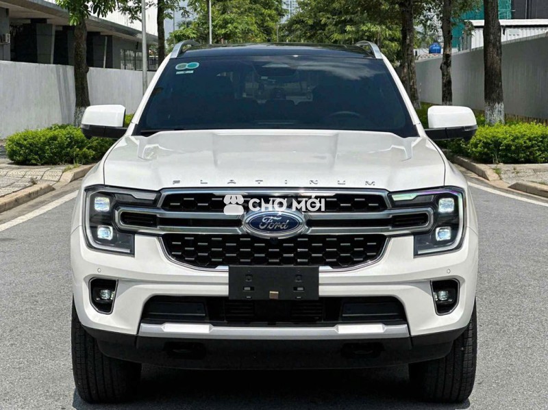 Ford Everest 2.0Platium 4x4 sx 2025 màu trắng