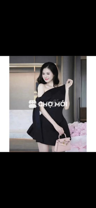 Đầm trễ vai đen size L