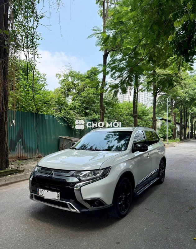 Cần bán chiếc outlander bản 2.0 cvt năm 2019