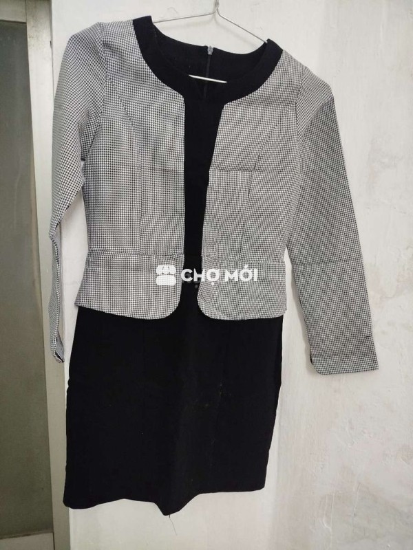 Váy còn rất mới, hàng auth, 50k/váy, có fix ạ