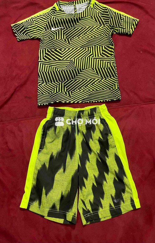 Set bộ thể thao bé hiệu NIKE size 130-135 24-30kg