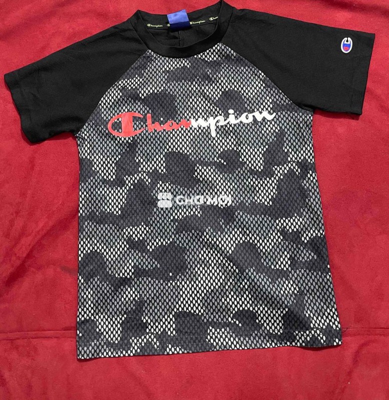 Áo thun thể thao bé hiệu CHAMPION size 130 80%