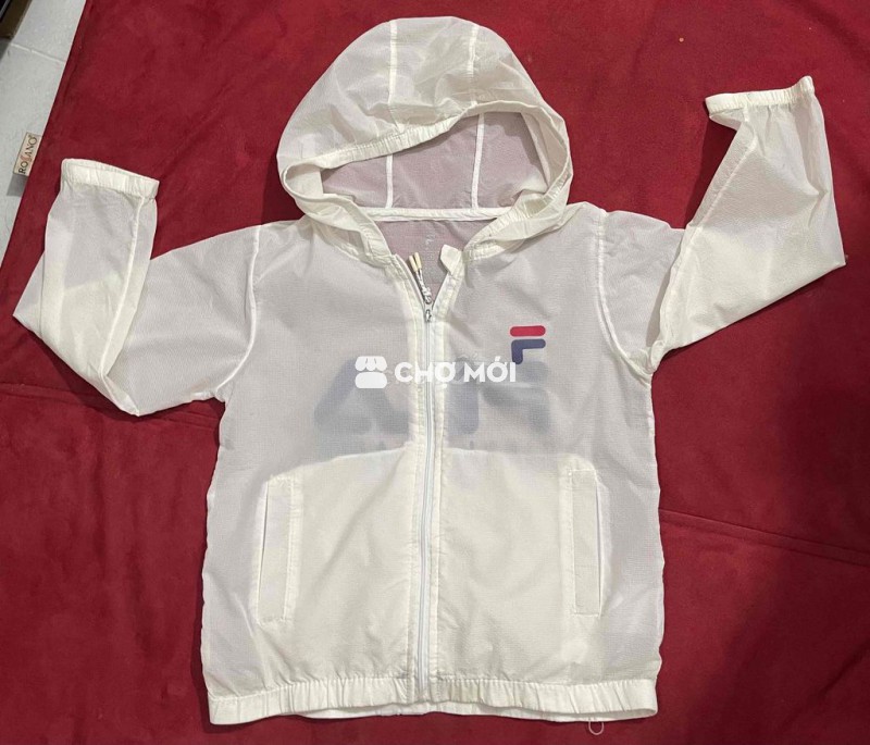 Áo khoác mỏng cho bé hiệu FILA size 105-110 70%