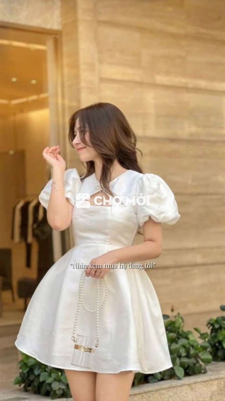 Váy ngắn tay phồng màu trắng