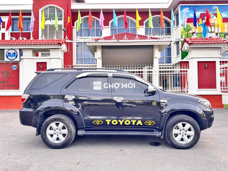 Toyota Fortuner 2010 2.7V 4x4 AT - 98000 km