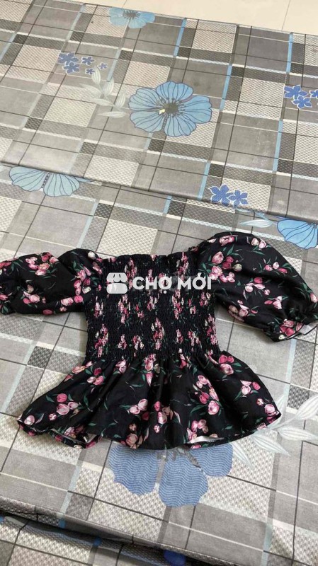 Áo croptop hoa nhí voan đen