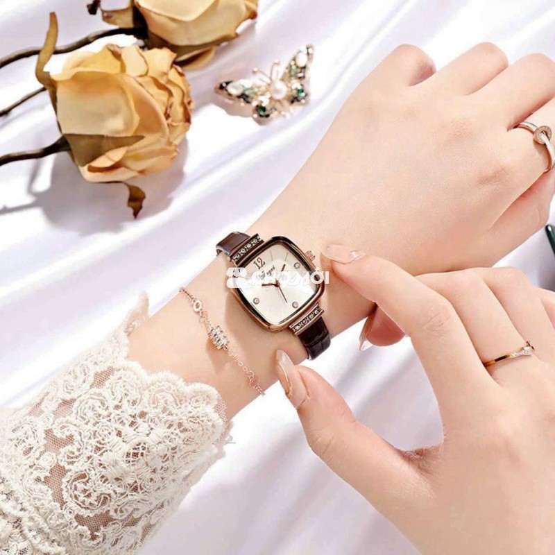 Đồng hồ mặt vuông